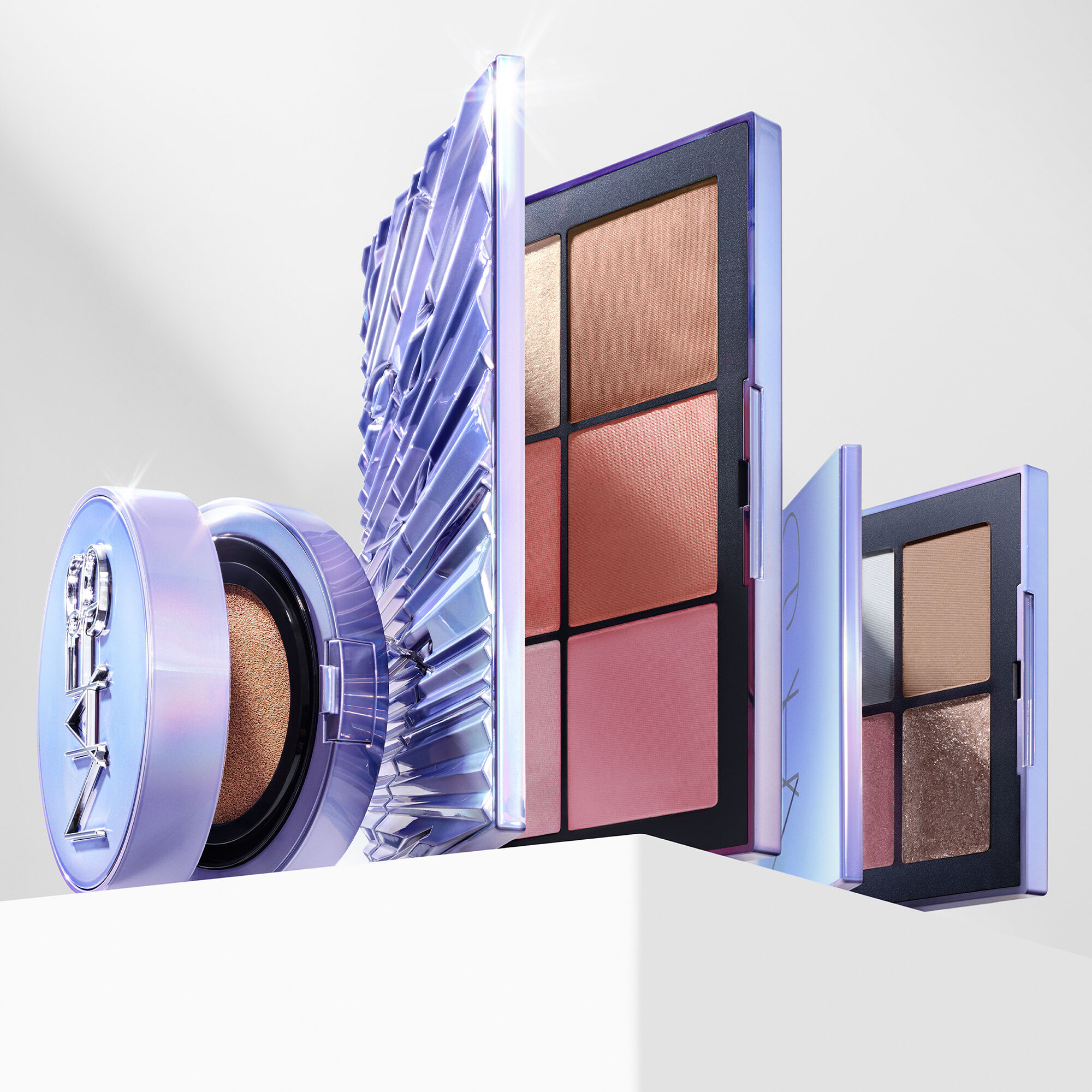 HOLIDAY LIMITED] COSMIC LIGHT REFLECTING™ SERUM CUSHION FOUNDATION