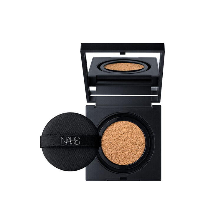 Display zoomed image number 1: Natural Radiant Longwear Cushion Foundation SPF 50&nbsp;, Punjab