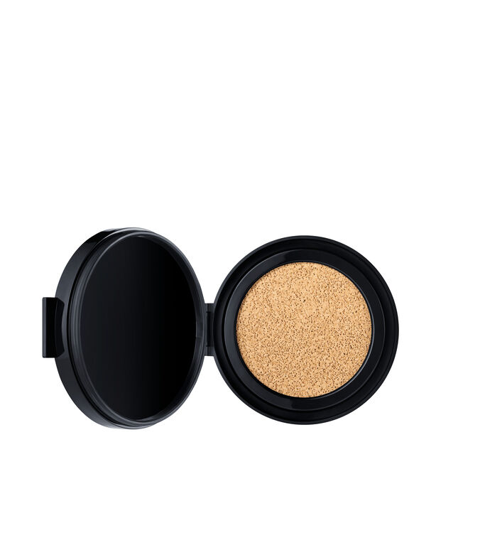 Display zoomed image number 1: Natural Radiant Longwear Cushion Foundation SPF50+++ (Refill), Deauville